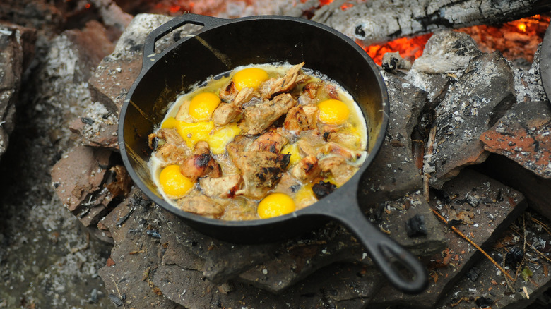 Cast iron with eggs