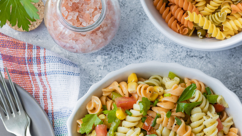 Tricolor pasta bowls