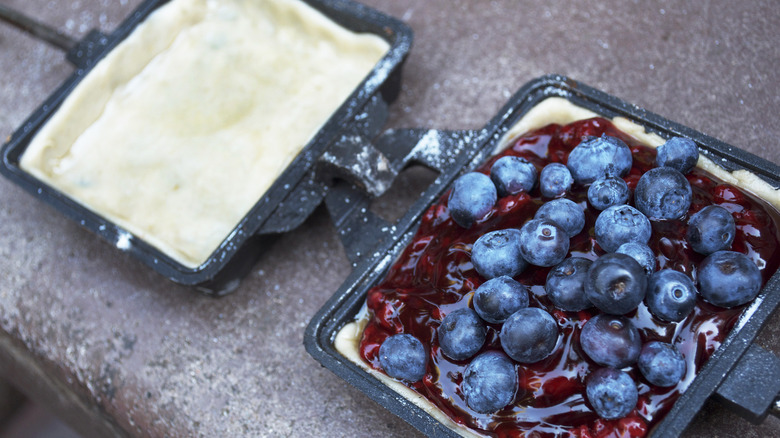 Mountain pie with blueberries