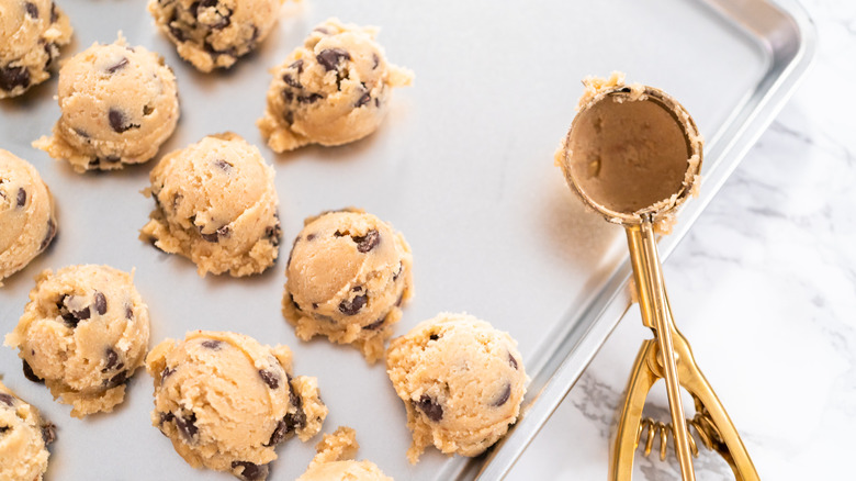 Chocolate chip cookies with scoop