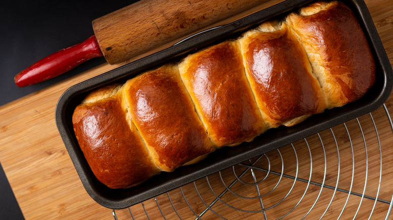 Loaf pan with egg bread