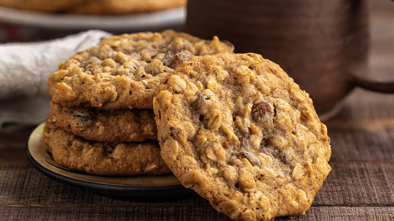 Oatmeal raisin cookies