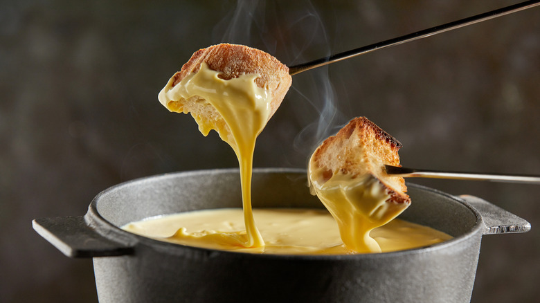 Cheese fondue dripping