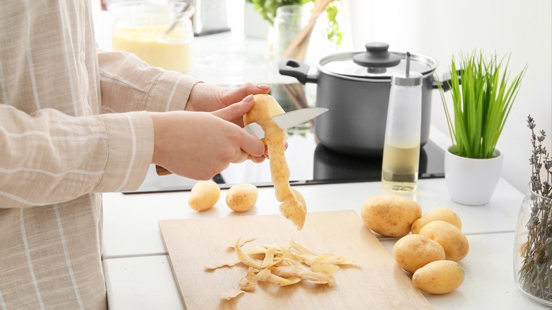 Peeling knife for potato