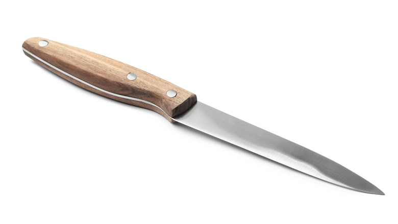 Utility knife with wooden handle