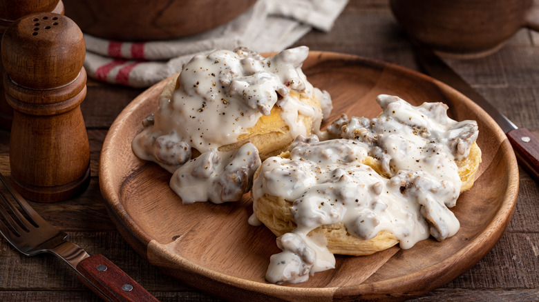 sausage gravy on biscuits