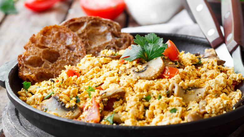 Vegan breakfast scramble with toast