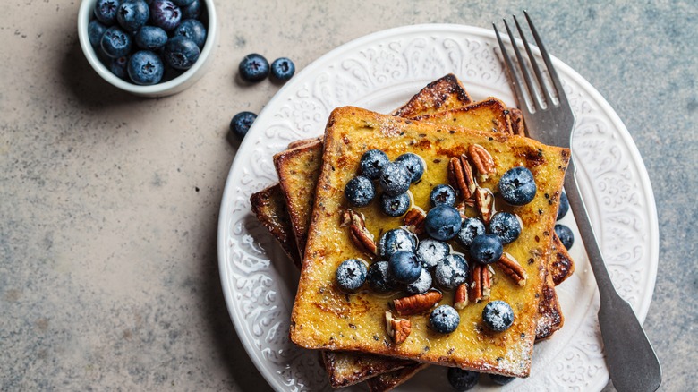 French toast with blueberries