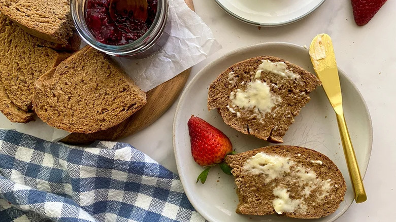 Easy Pumpernickel Bread