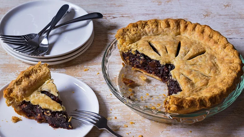 mincemeat pie and slice