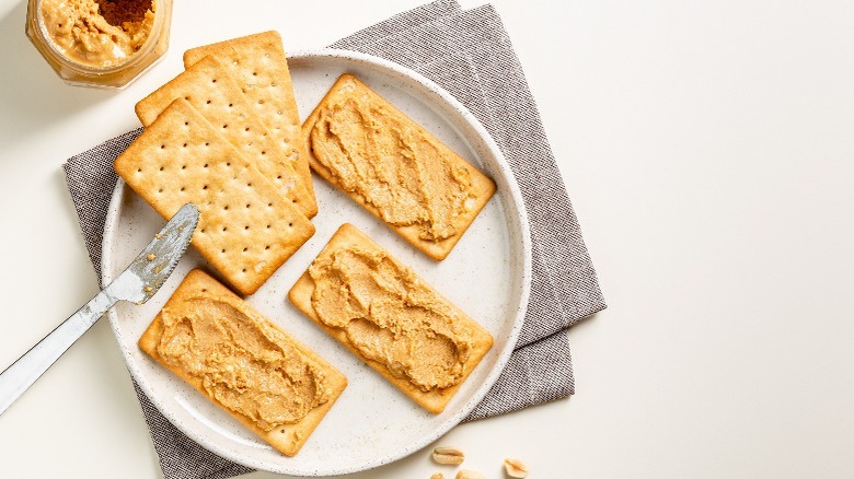 Crackers with peanut butter