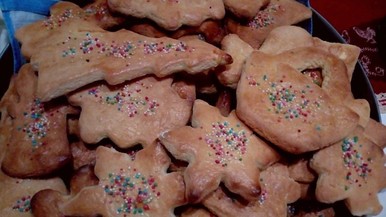 Pile of decorated Befanini cookies