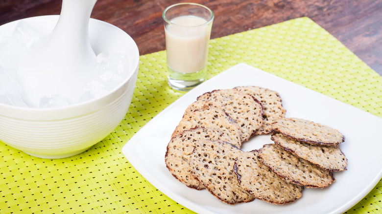 Florentine cookies with milk