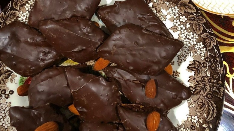 Mostaccioli rhombus cookies on plate