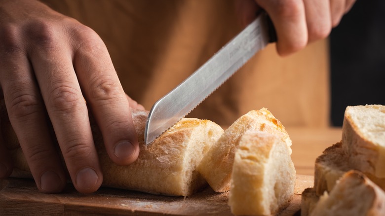 Serrated knife cutting baguette