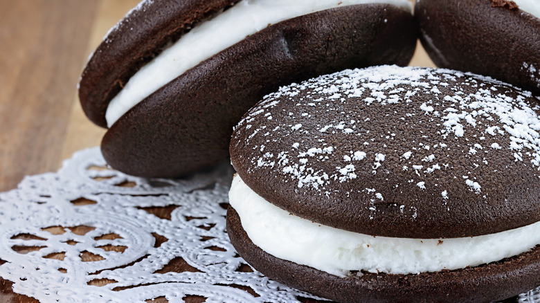 Chocolate whoopie pies with cream