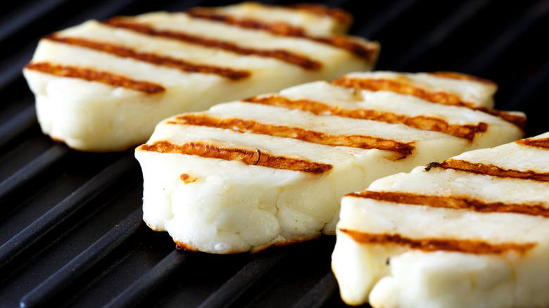 Grilled halloumi cheese