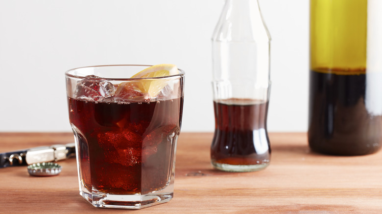 Kalimotxo cocktail with coke and wine