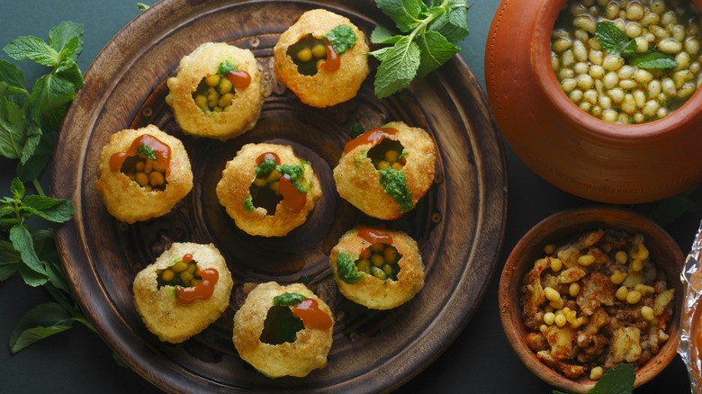 pani puri with chutney