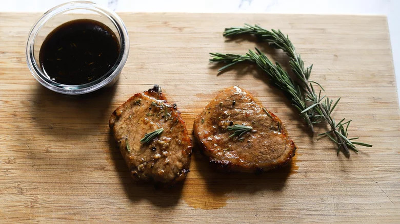 Pork chops with rosemary sauce