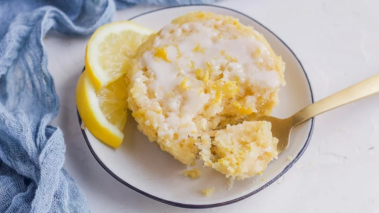 Lemon mug cake with fork