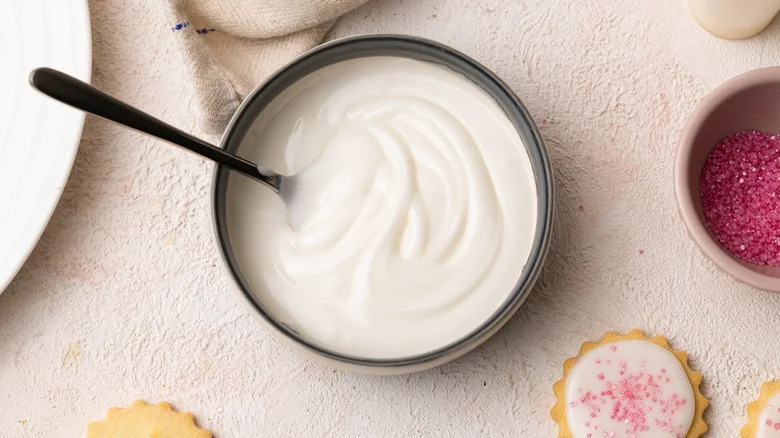 Sugar cookie icing in bowl