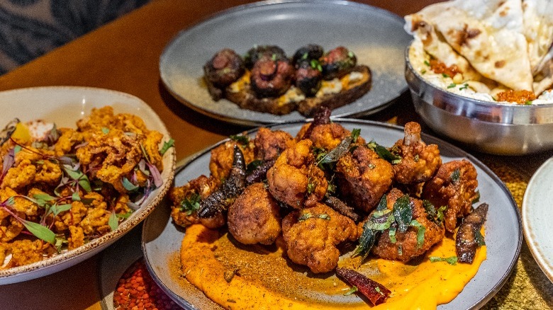 Cauliflower pakoras and naan bread 