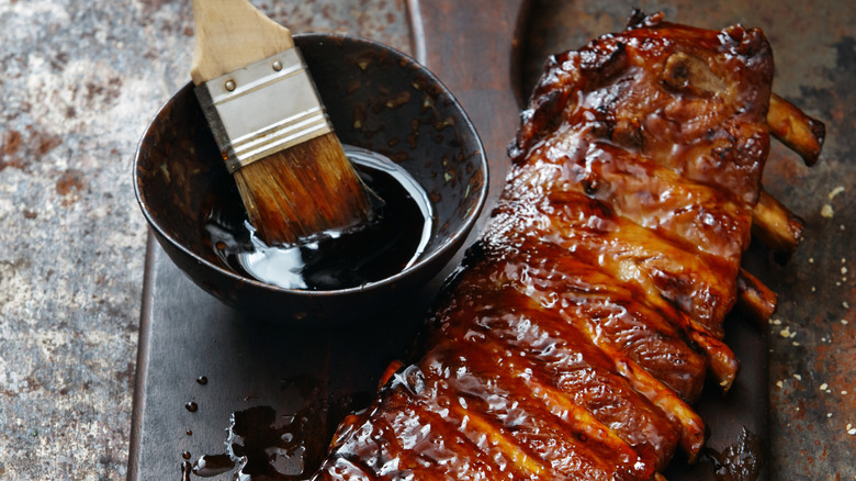 Barbecue sauce-glazed ribs