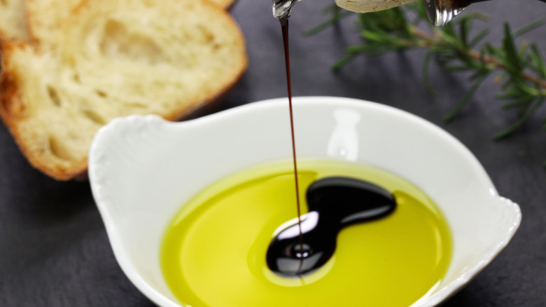 Oil and balsamic dip