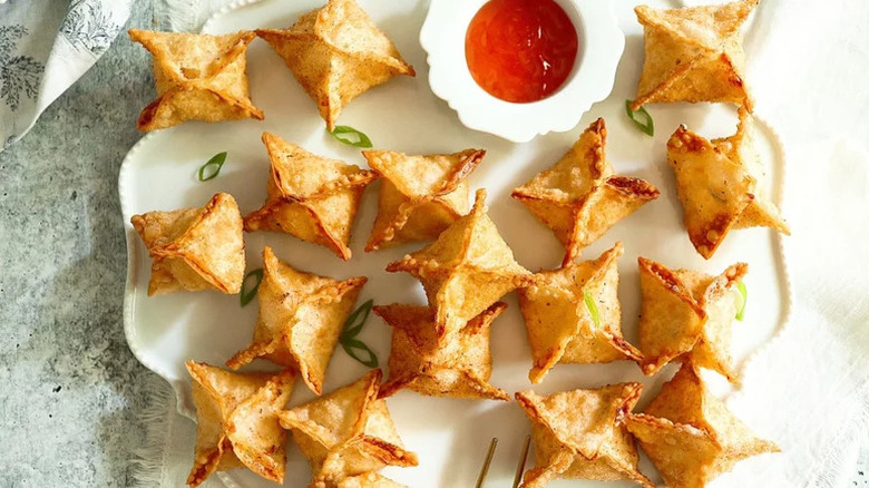 Crab rangoon and sauce