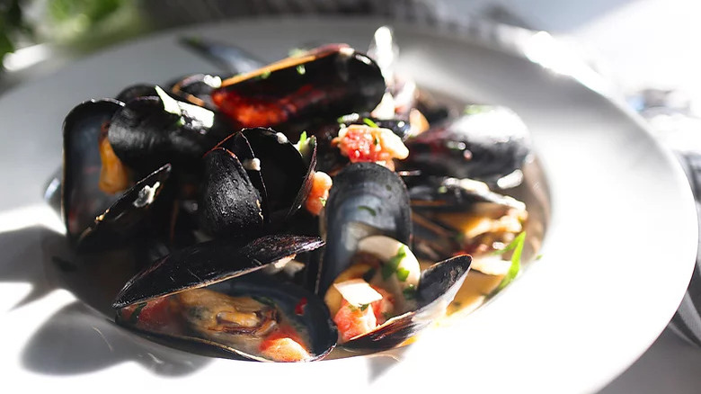 Creamy Garlic Mussels