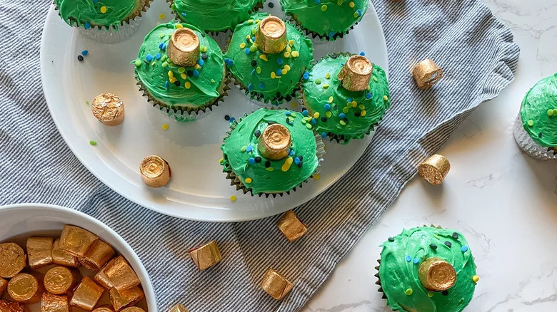 st patricks day cupcakes brownies