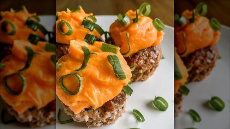 Meatloaf muffins with mashed sweet potatoes and chives