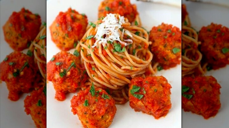 Circle of meatballs around spaghetti