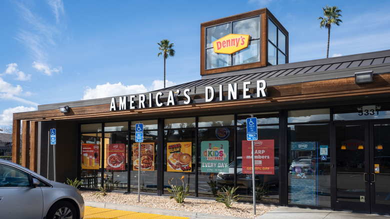 Exterior of Denny's location