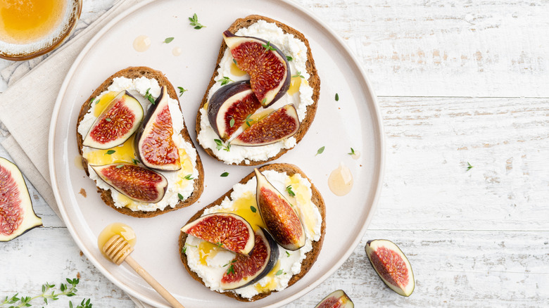 cream cheese with honeyed figs