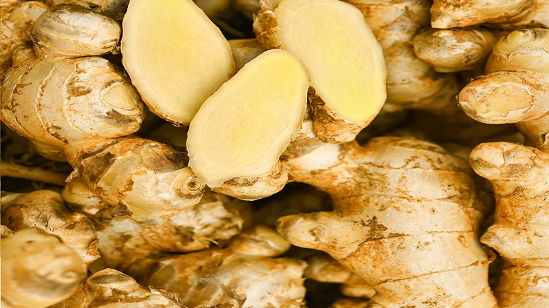 pile of fresh ginger root