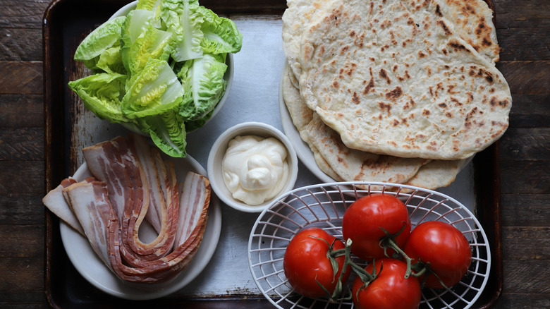 Tray with flatbread BLT ingredients