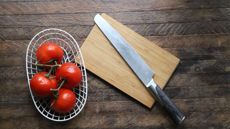 Knife with tomatoes on board