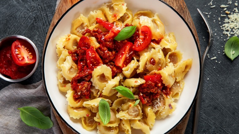 Overview of pasta with sun-dried tomatoes, basil, and cheese