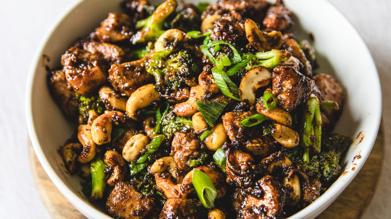 Bowl with chicken and broccoli