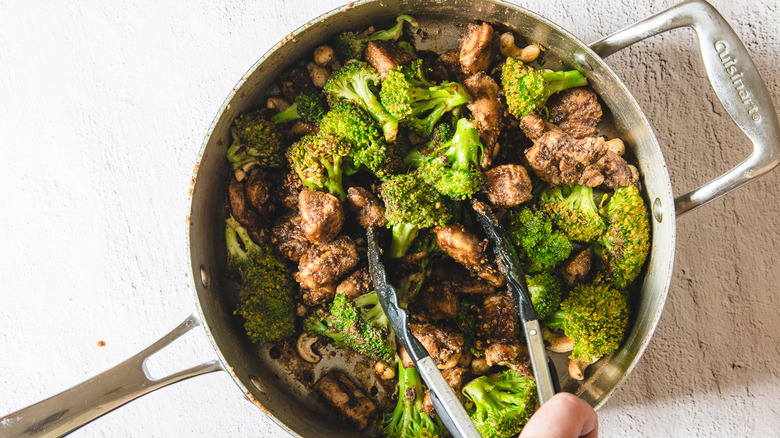 Stirring pan with chicken and broccoli