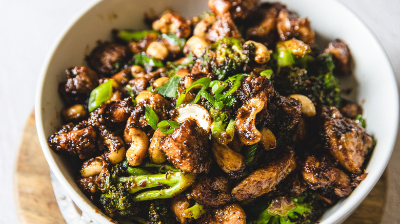 Bowl with chicken and broccoli