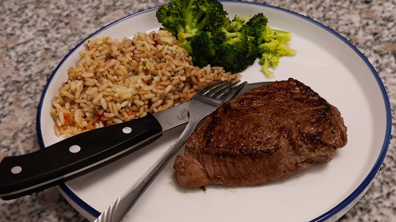 LongHorn Steakhouse sirloin with rice and broccoli on plate