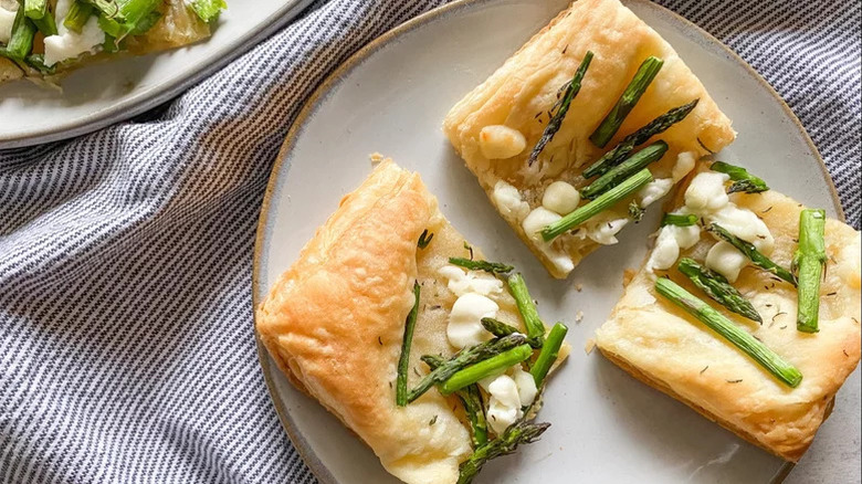 tart with cheese and asparagus