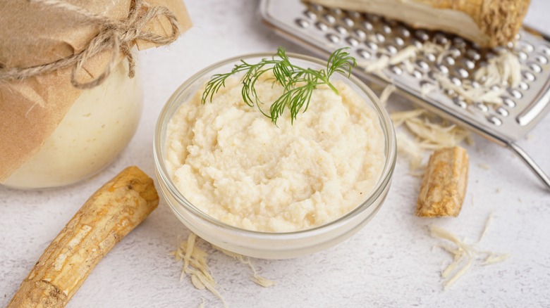 horseradish with raw root and grater