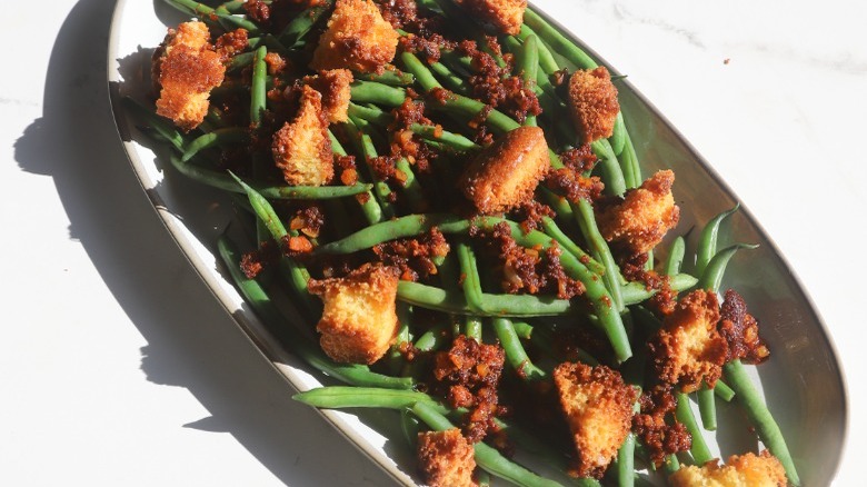 Green bean salad with croutons