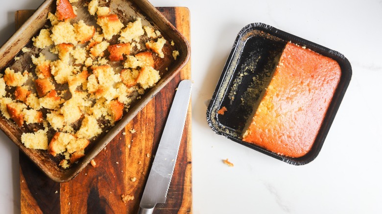 Cutting up cornbread