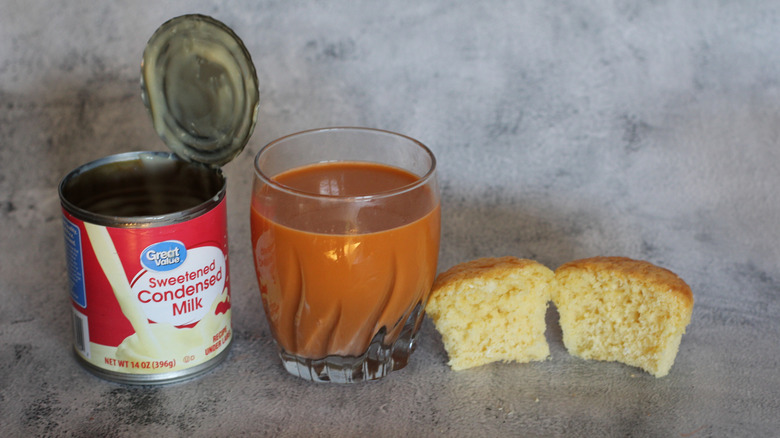 Thai iced tea with condensed milk and cake