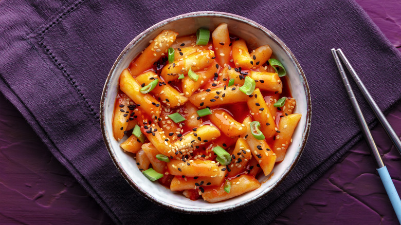 Bowl of tteokbokki